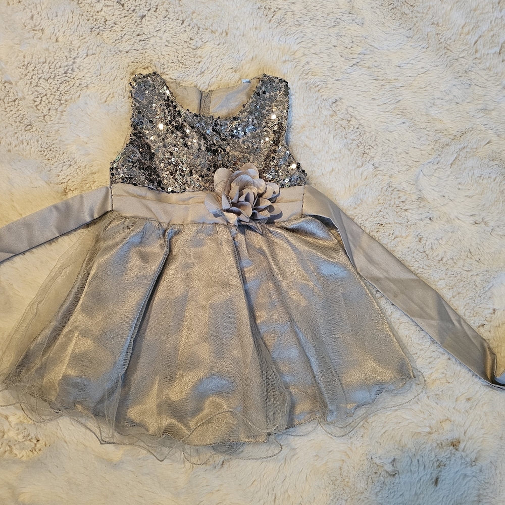 NWOT infant silver sequins dress size 8-12mos